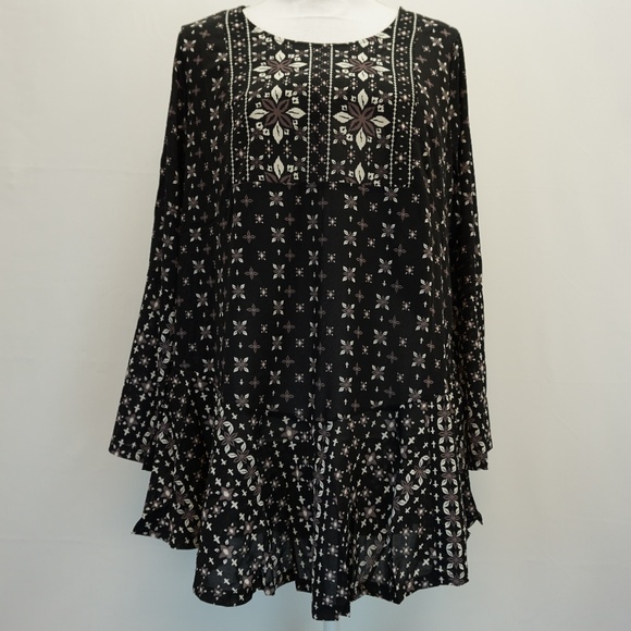 Style & Co. Tops - Style&Co Bell Sleeve Ruffle Printed Blouse Top